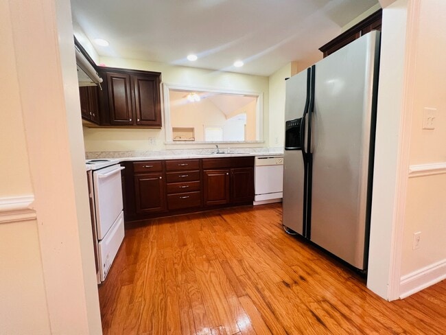 Building Photo - 2203 Inverness Dr