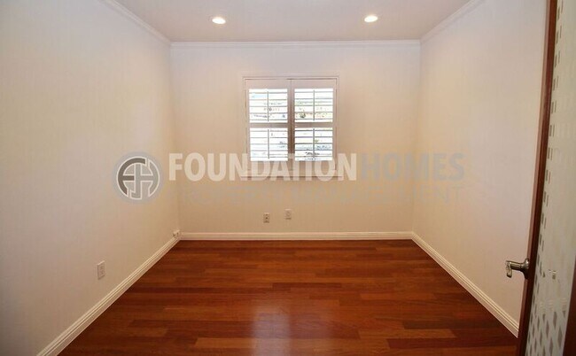 Building Photo - 373 San Luis Way