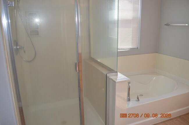 Building Photo - 5305 Cottage Cove Dr