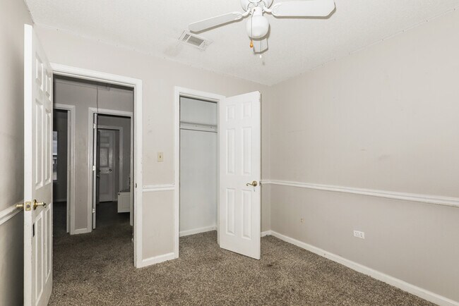 Building Photo - Fantastic 3bd/1.5ba home! Coming soon!