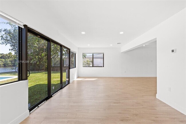 Building Photo - 317 N 31st Ave