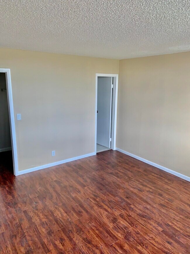 Building Photo - 3100 W Rolling Hills Cir