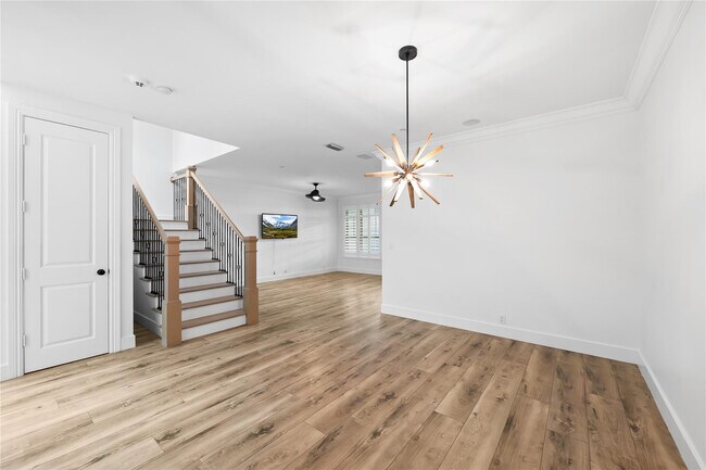 Building Photo - 218 NE 15th Ave