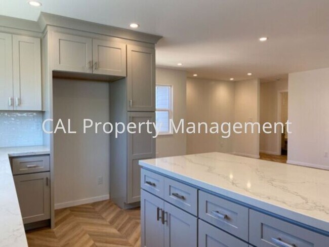 Building Photo - 3 bedroom 2 bathroom single level home!