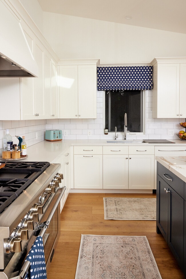 Building Photo - 14 Westwind St