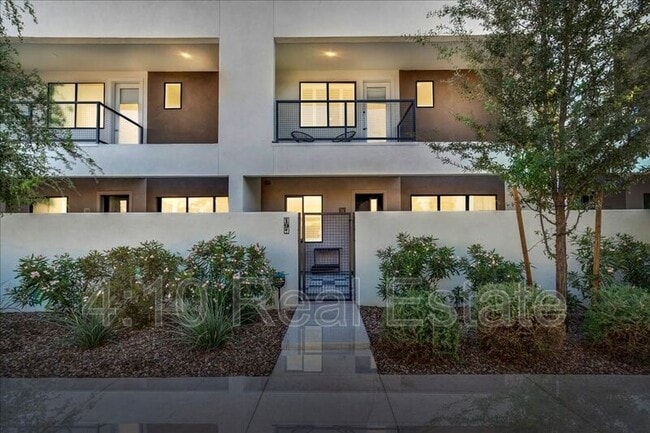 Building Photo - 1111 E Missouri Ave