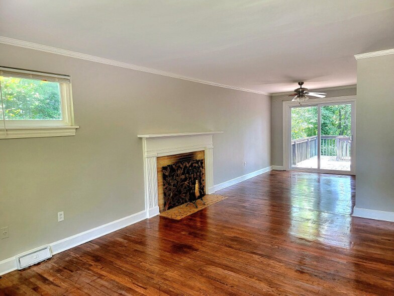 Building Photo - 20 N Garden Cir