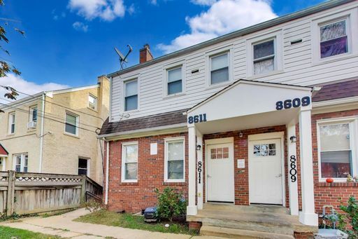 Building Photo - 8611 Flower Ave - Unit 1  - Sunny 2 Bed in Tacoma Park!  Pet’s Allowed! Parking!