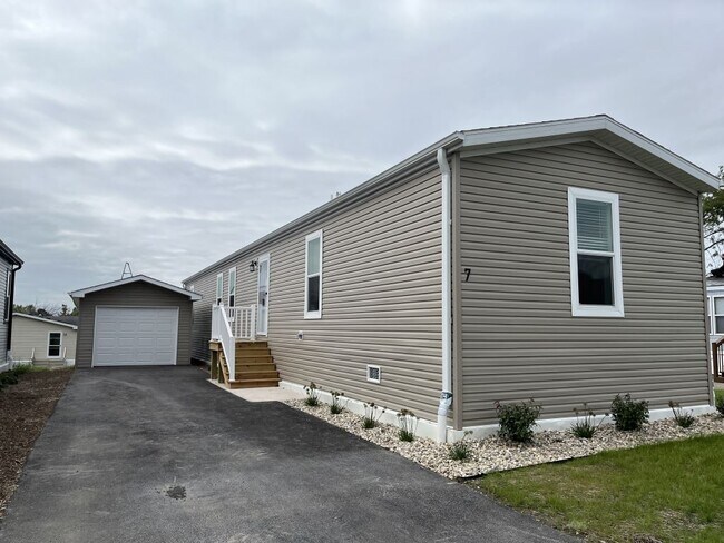 Building Photo - 7 Sandpiper Ln
