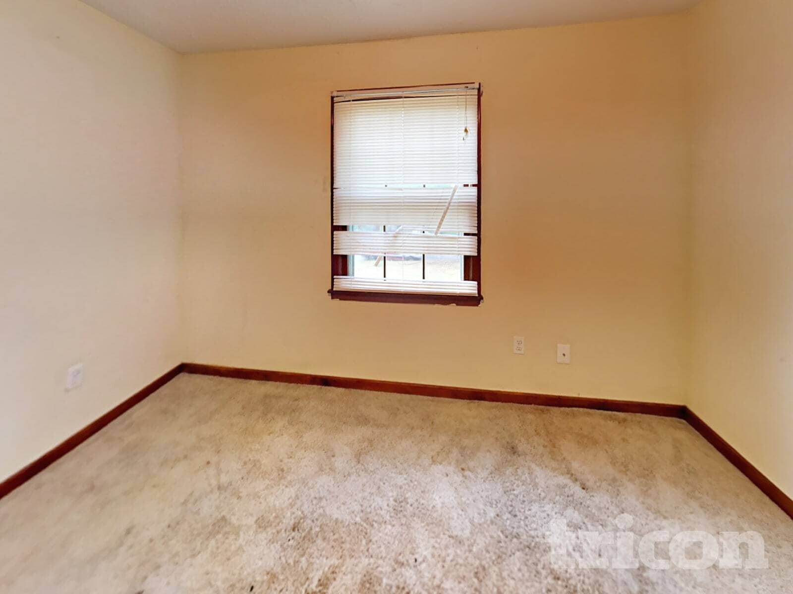 Building Photo - 20 Lakeside Dr