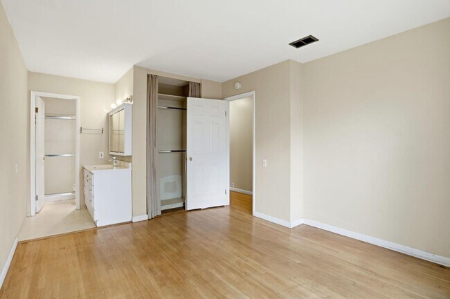 Building Photo - 1855 Forest Ct