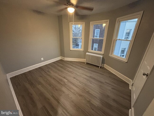 Building Photo - 122 Sharon Ave