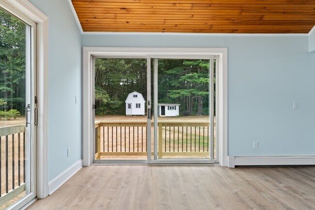 Building Photo - 381 Littlefield Rd