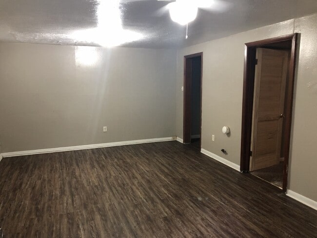 Building Photo - 821 Edgewood St