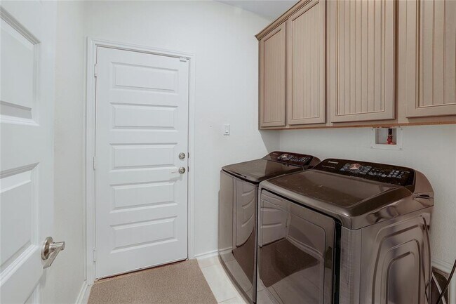 Building Photo - 4648 Padula Dr