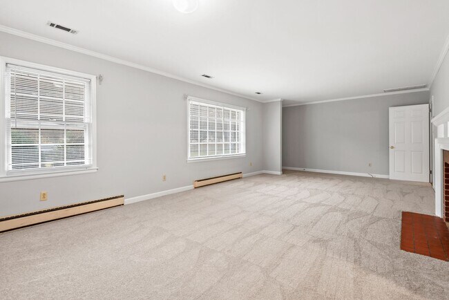 Building Photo - Available 5/9! Charming & Convenient Brick Ranch