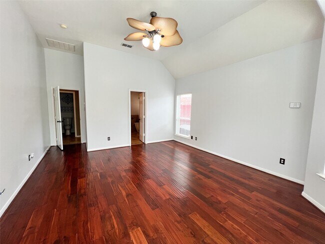 Building Photo - 2215 Dorman Ct