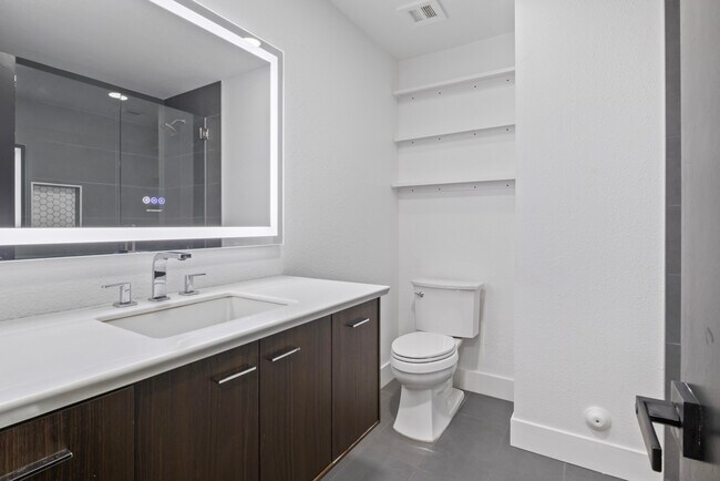 Building Photo - 2166 E Greenway Dr