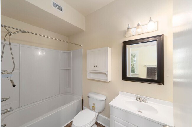 Building Photo - 1022 NW 3rd Ave