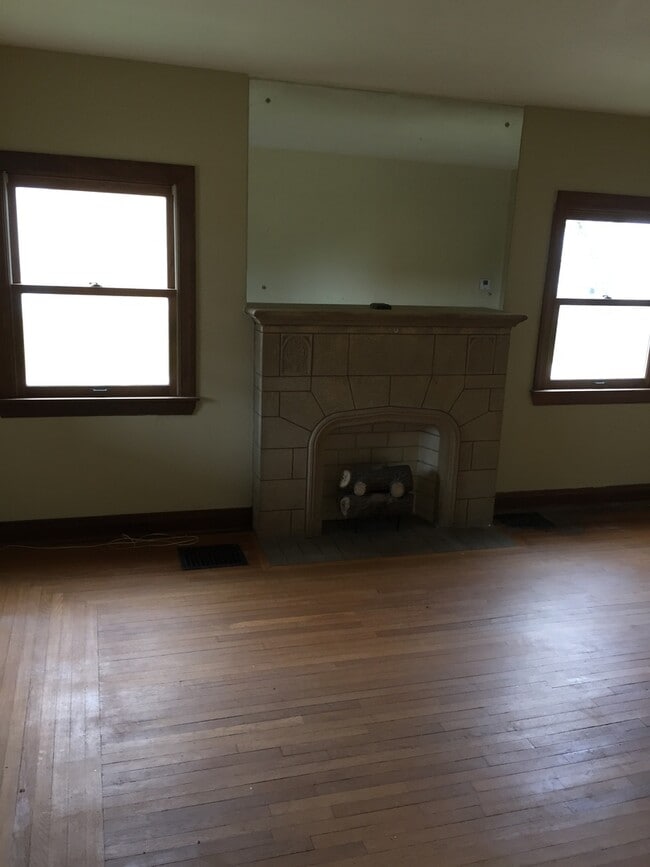 Building Photo - 3172 Mozart Ave