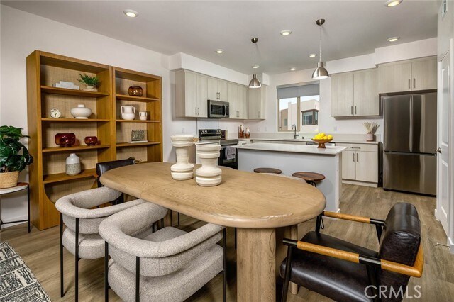Building Photo - 27875 Viewpoint Dr
