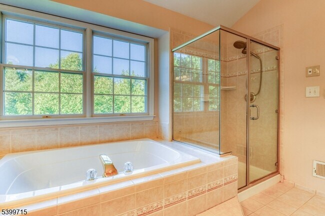 Building Photo - 5 Hidden Valley Way