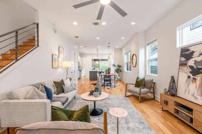 Building Photo - 1301 Cometa St