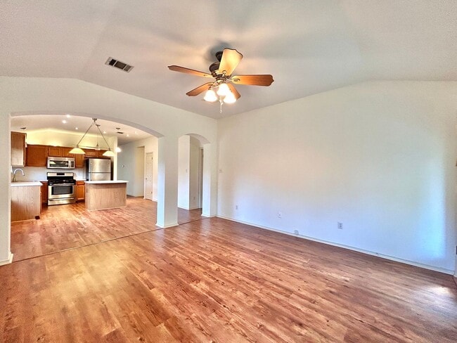 Building Photo - Charming 3/BR 2/BA Home with Covered Deck ...
