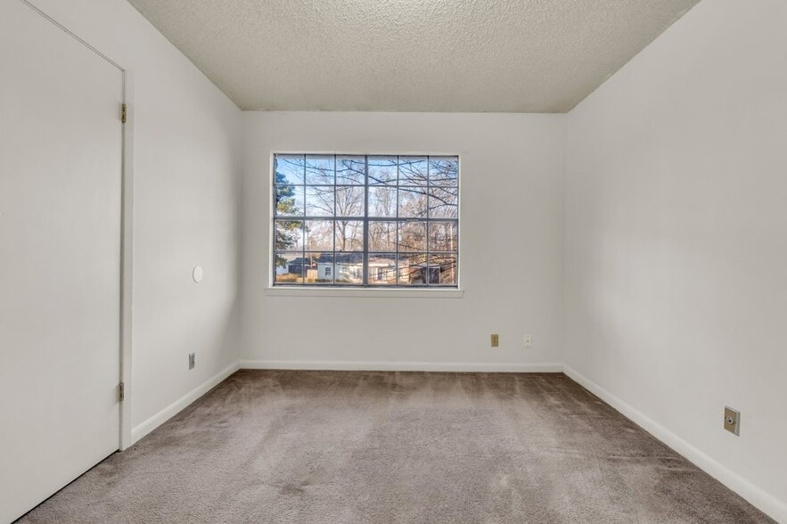 Building Photo - 928 E Broad St