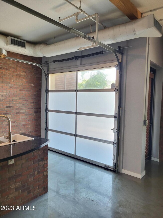 Building Photo - 914 E Osborn Rd