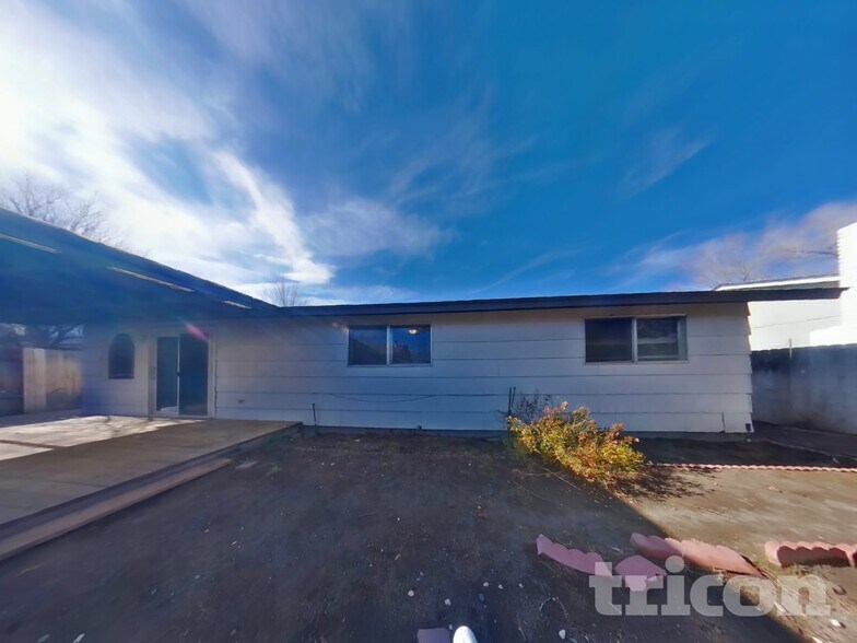 Building Photo - 3090 Santa Ana Dr