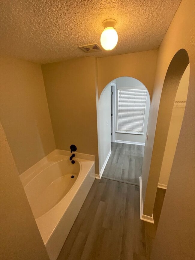 Building Photo - 421 Brooklet Cir