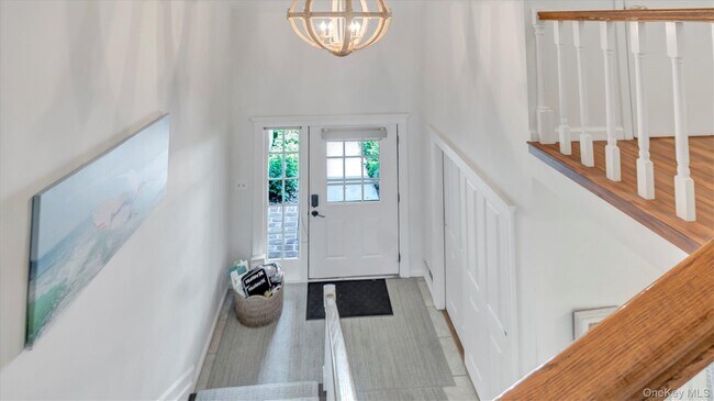 Building Photo - 10 Leland Ln