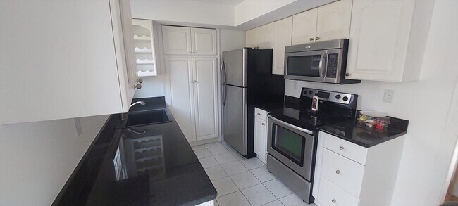 Building Photo - 442 Dana Farms