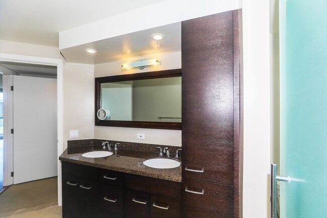 Building Photo - Allure Waikiki - 2 bedroom, 2 bath with 1 ...
