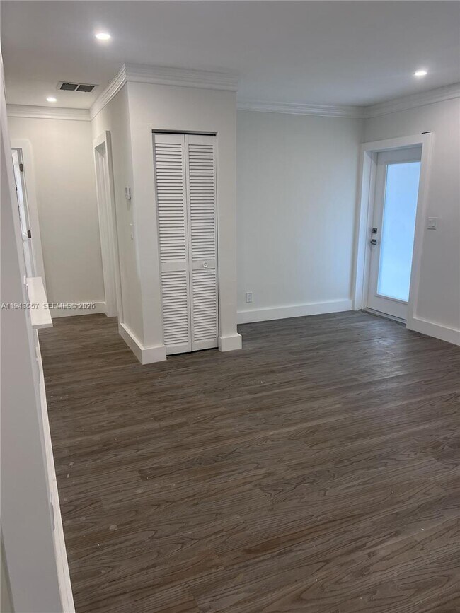 Building Photo - 1432 N Andrews Ave