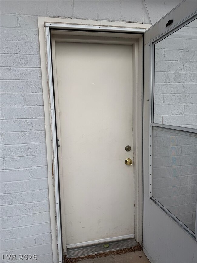 Building Photo - 640 6th St