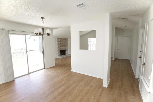 Building Photo - 2206 Spring Breeze Dr