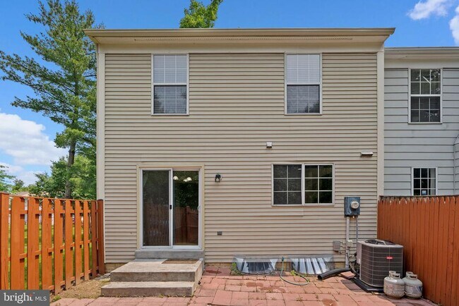 Building Photo - 13 Dinsdale Ct