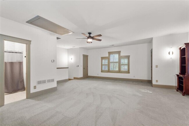 Building Photo - 390 Hembree Rd