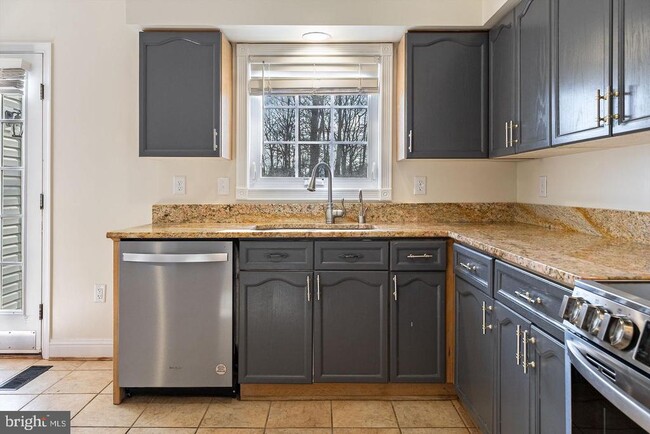 Building Photo - 36767 Pelham Ct