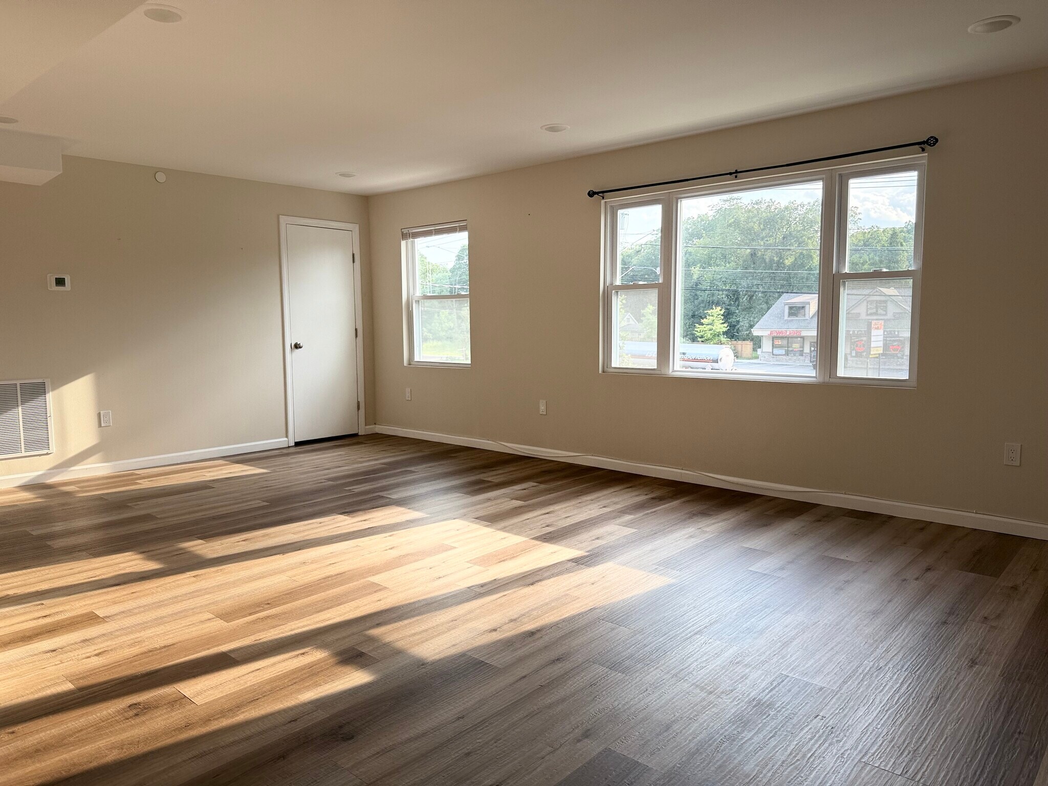 Livingroom - 14 US Highway 206