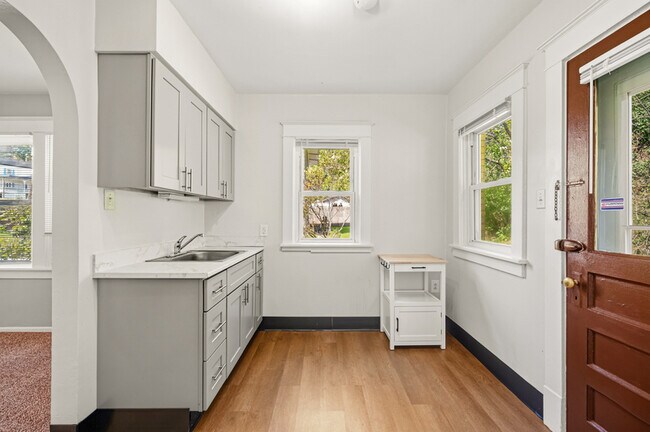 Building Photo - 2216 McMonagle Ave
