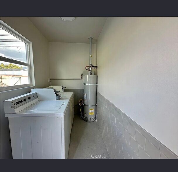 Building Photo - 1436 N Hollywood Way