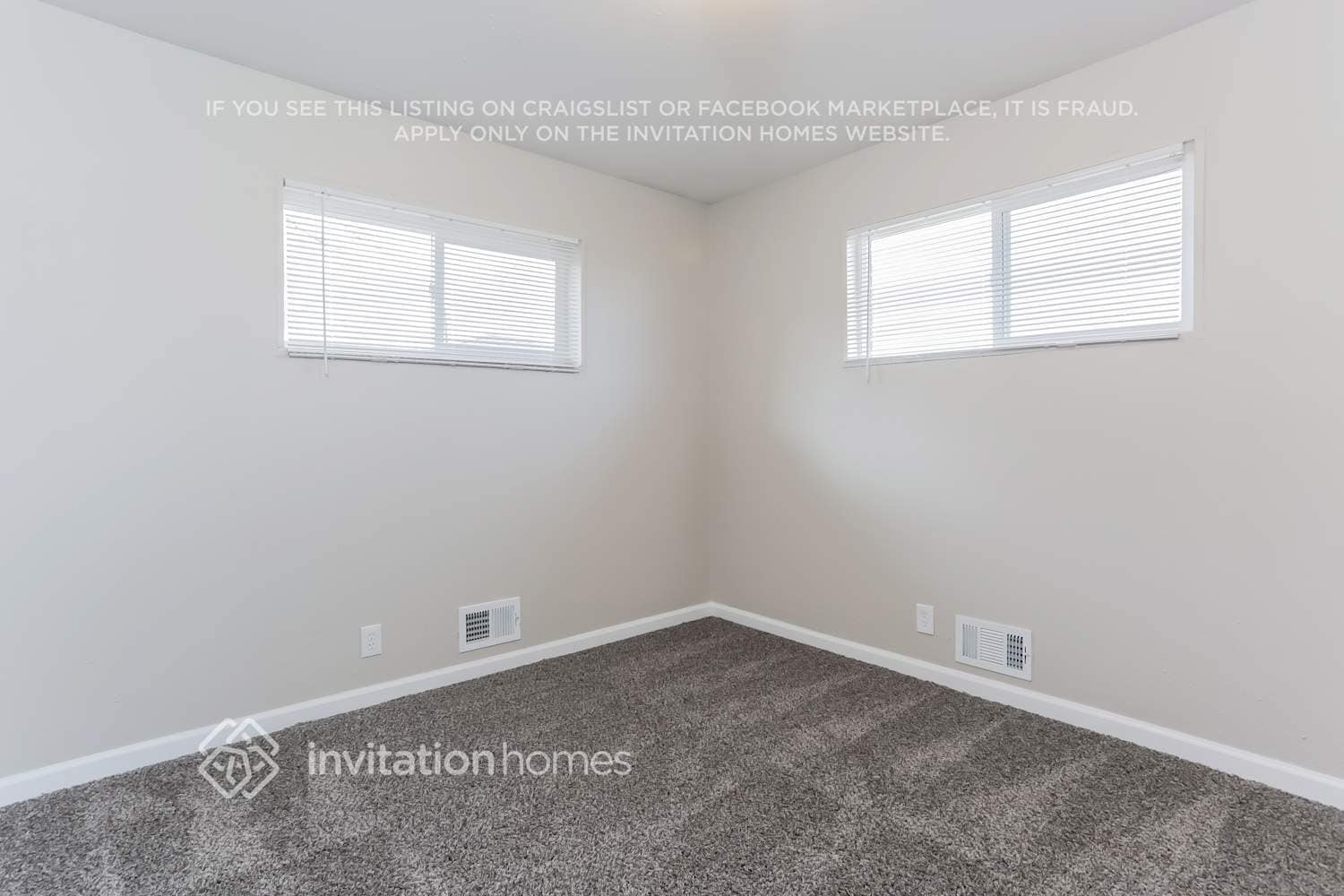 Building Photo - 1061 E 105th Pl