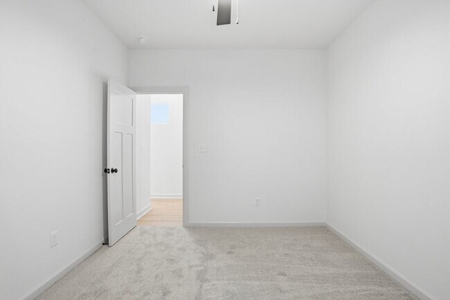 Building Photo - 3 Bed | 2 Bath Luxury Duplex