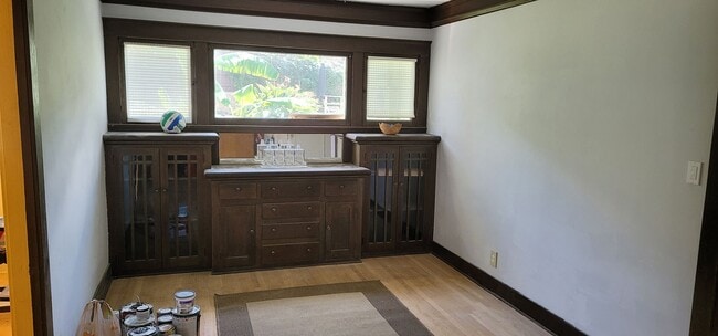 Building Photo - Glendale Awaits You