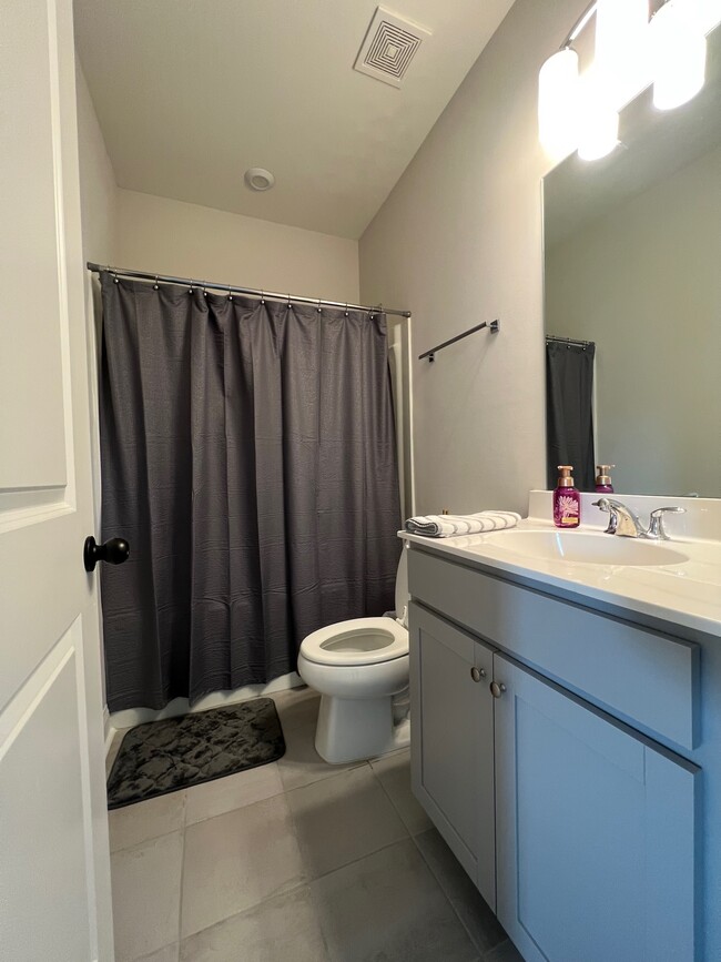 third floor full bathroom - 157 Jameson Dr