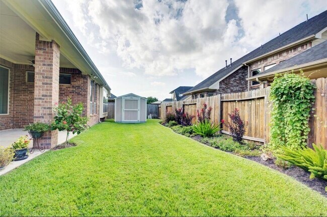 Building Photo - 2513 Golfcrest Dr