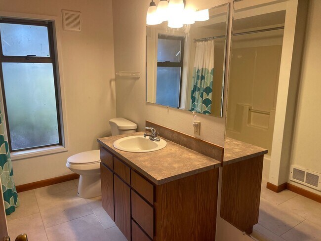 Building Photo - Comfortable View Home in Greenbank!